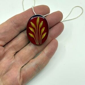 VINTAGE Pendant/Brooch with Silver Tone Necklace, 18” Lenght